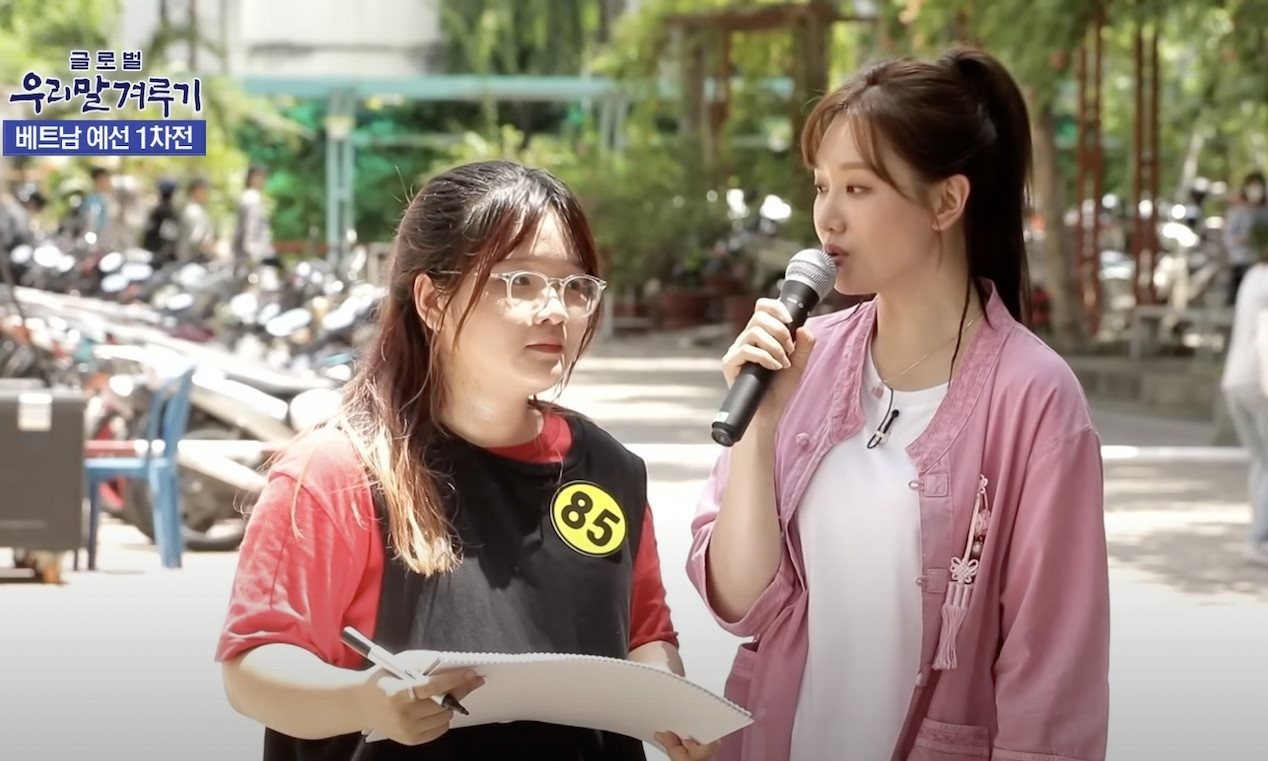 Hari Won đảm nhận vai trò MC trong chương trình. Ảnh: Chụp màn hình