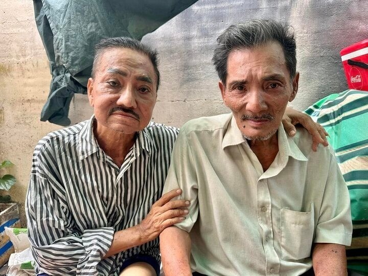 Diễn viên Aly Dũng hội ngộ với diễn viên Thương Tín. Ảnh: FBNV Diễn viên Aly Dũng hội ngộ với diễn viên Thương Tín. Ảnh: FBNV