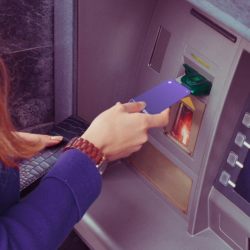 Sau khi rút tiền xong tại cây ATM, 4 lưu ý vàng để tránh gặp phải rủi ro không đáng - Ảnh 1