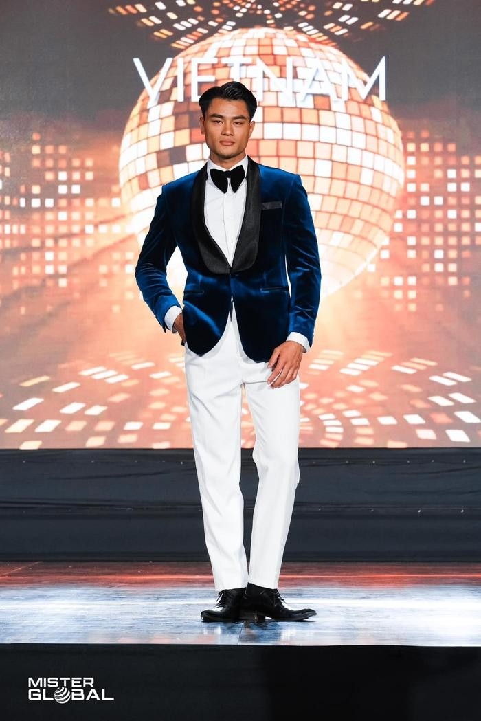 Lê Hữu Đạt từng đoạt giải Á vương tại Mister Vietnam 2019. Ảnh: FBNV Lê Hữu Đạt từng đoạt giải Á vương tại Mister Vietnam 2019. Ảnh: FBNV