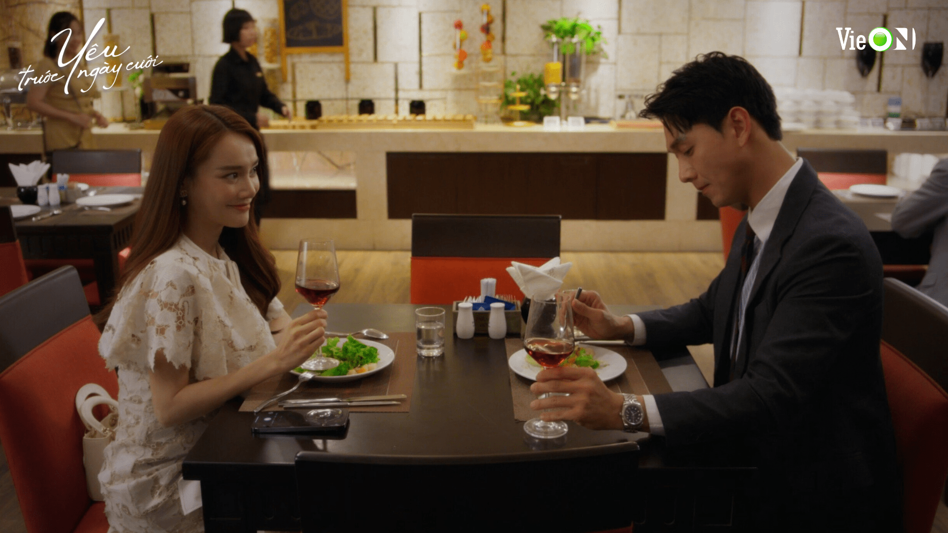 Đạo diễn 'Yêu trước ngày cưới' phản hồi trước quan điểm phim cổ xúy chuyện ngoại tình - Ảnh 1