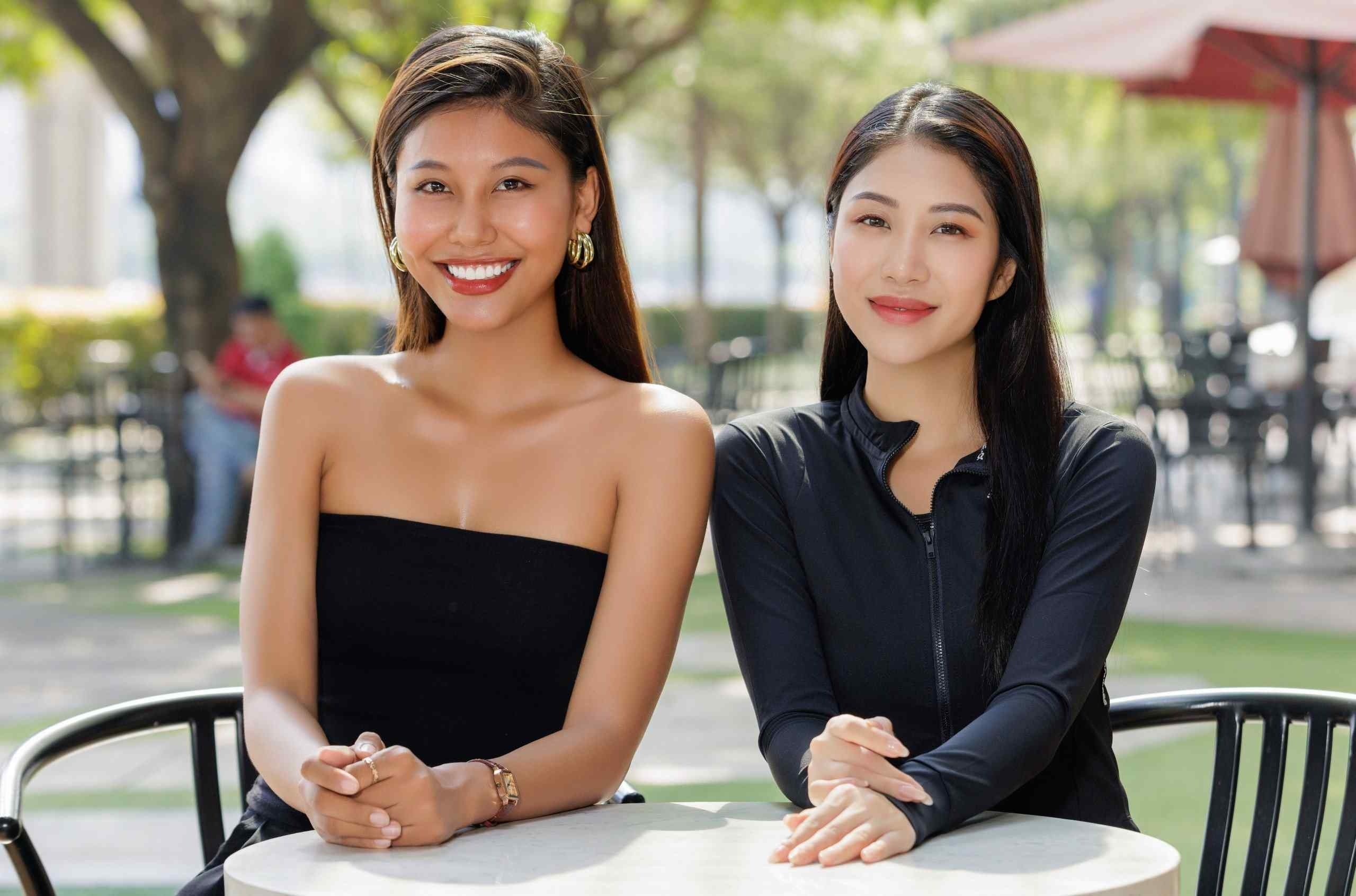 Thạch Thu Thảo chụp ảnh cùng với Hoa hậu Lan Anh. Ảnh: FBNV