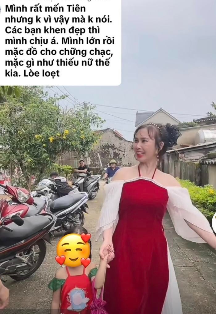 Mẹ Hoa hậu Thùy Tiên bất ngờ nhận về lời góp ý về chuyện ăn mặc. Ảnh: Chụp màn hình