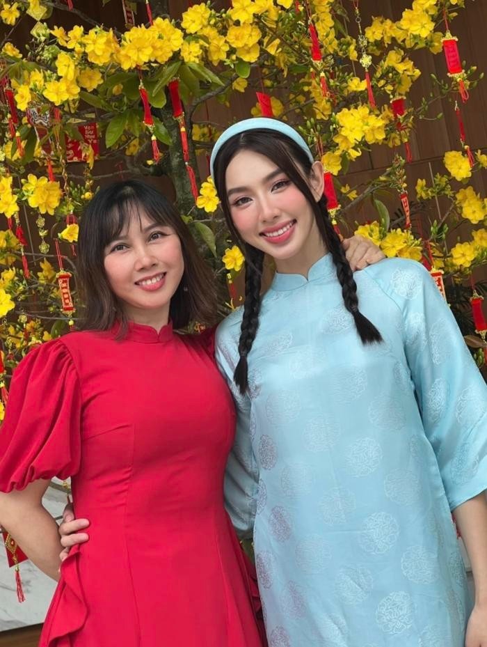 Thùy Tiên và mẹ ruột của mình. Ảnh: FBNV