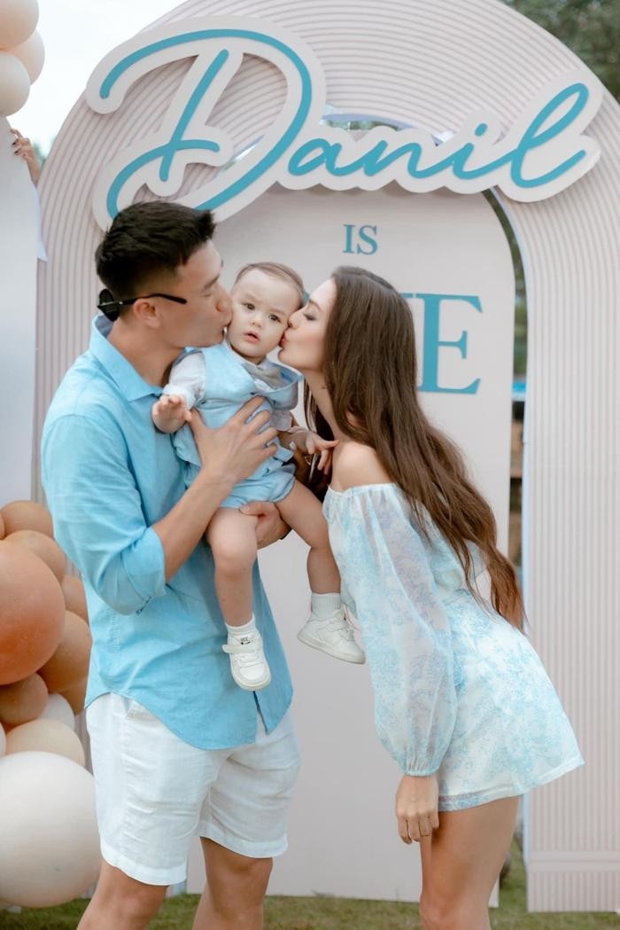 Vợ Tây Bùi Tiến Dũng thừa nhận cuộc sống có nhiều thay đổi sau khi sinh con - Ảnh 1 Vợ Tây Bùi Tiến Dũng thừa nhận cuộc sống có nhiều thay đổi sau khi sinh con - Ảnh 1