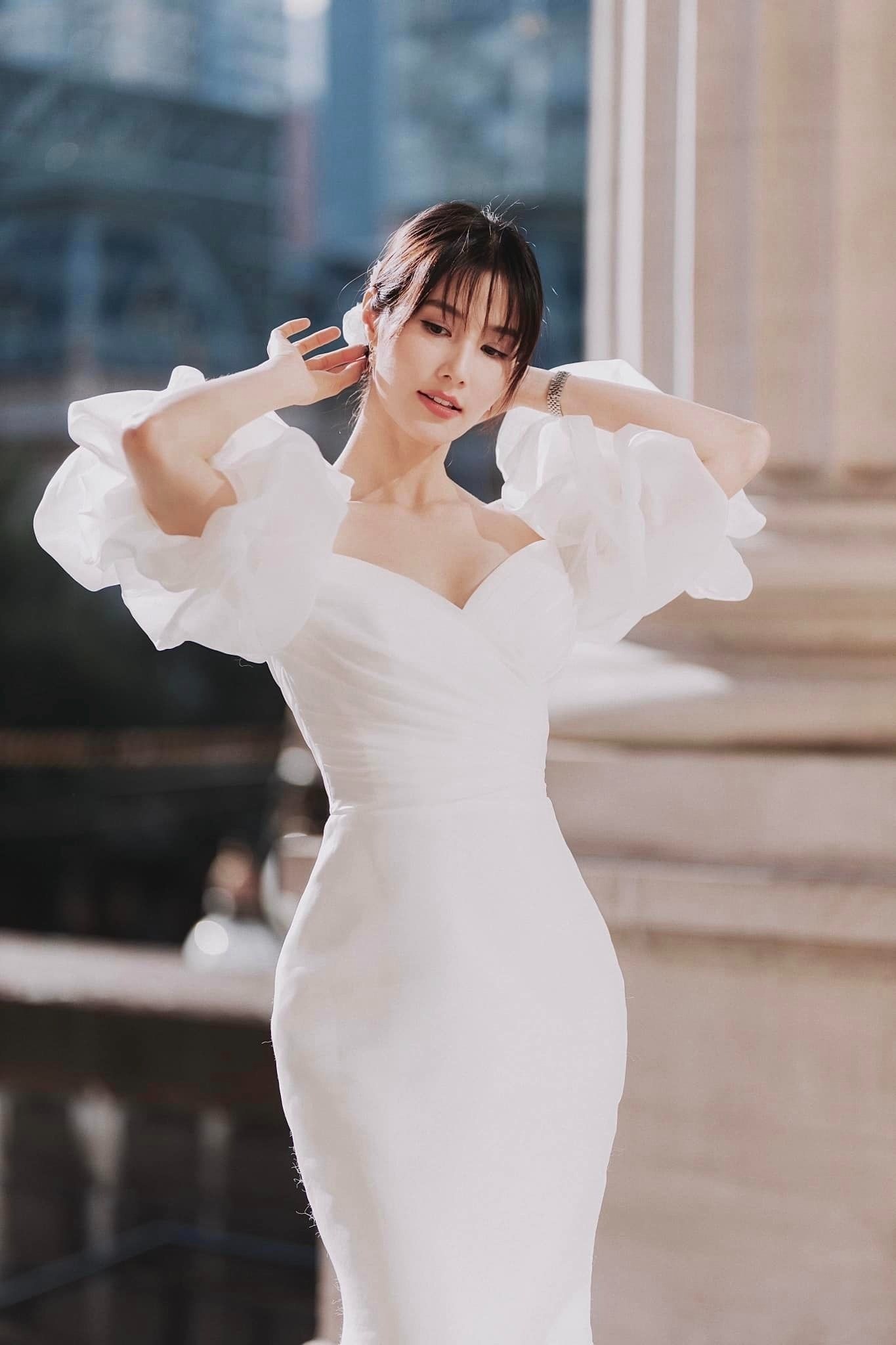 Khoảnh khắc của Diễm My 9X cùng ông xã tương lai. Ảnh: FBNV