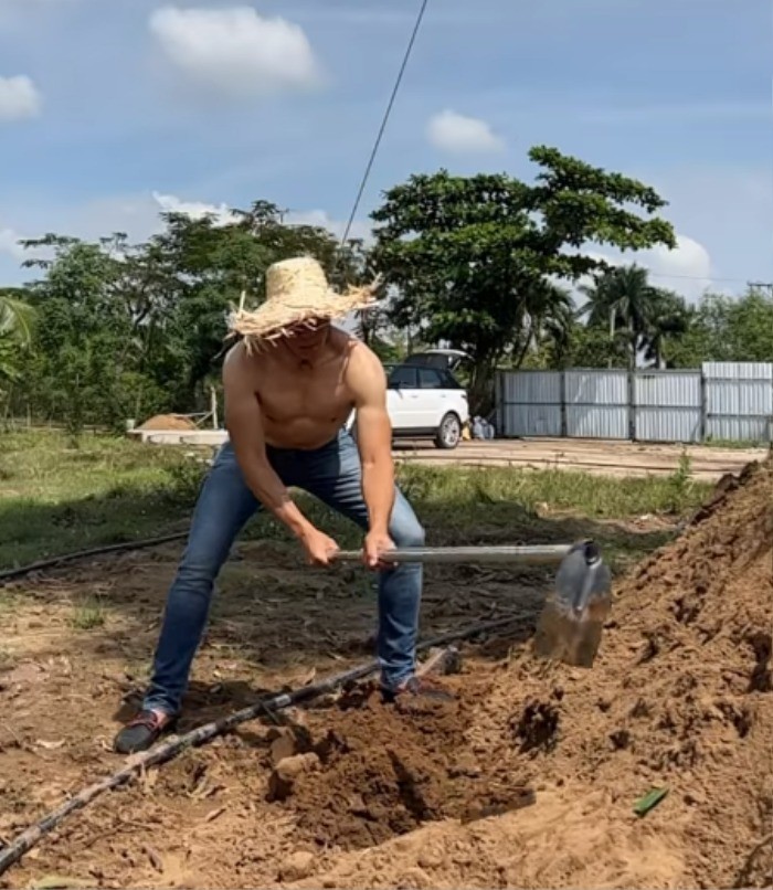 Ngoại hình khác lạ của 'Vua cá Koi'; Thắng Ngô sau khi chia tay Hà Thanh Xuân - Ảnh 1 Ngoại hình khác lạ của 'Vua cá Koi'; Thắng Ngô sau khi chia tay Hà Thanh Xuân - Ảnh 1