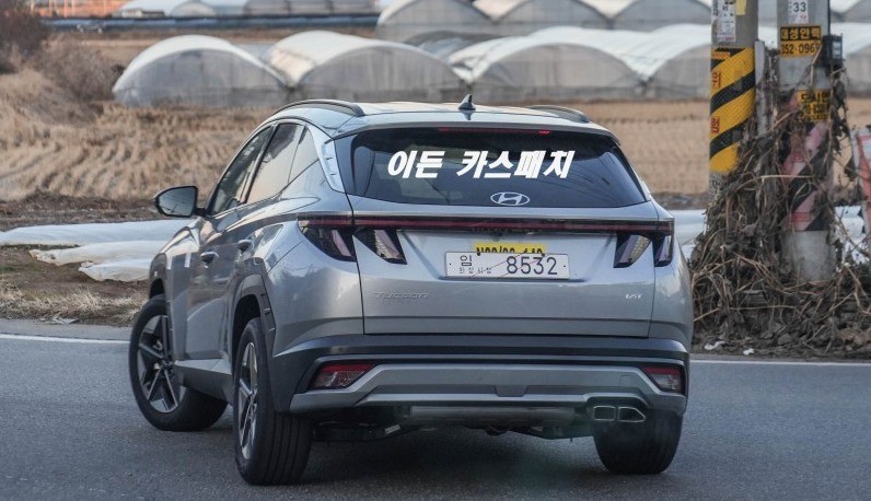 Bắt gặp Hyundai Tucson ngoài đường: Diện mạo bệ vệ, giá bán khiến anh em phải 'đau đầu' nghĩ - Ảnh 1 Bắt gặp Hyundai Tucson ngoài đường: Diện mạo bệ vệ, giá bán khiến anh em phải 'đau đầu' nghĩ - Ảnh 1