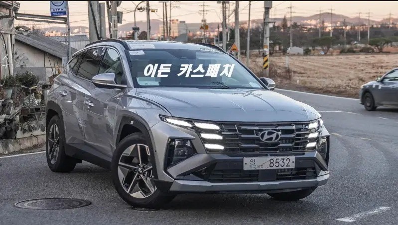 Bắt gặp Hyundai Tucson ngoài đường: Diện mạo bệ vệ, giá bán khiến anh em phải 'đau đầu' nghĩ - Ảnh 2 Bắt gặp Hyundai Tucson ngoài đường: Diện mạo bệ vệ, giá bán khiến anh em phải 'đau đầu' nghĩ - Ảnh 2
