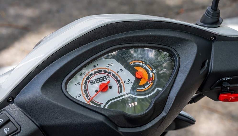 Mẫu xe máy giá rẻ của Ấn Độ đang bán tại Việt Nam: Động cơ cùng loạt tính năng mới, giá rẻ hơn Honda Vision 5 triệu - Ảnh 3