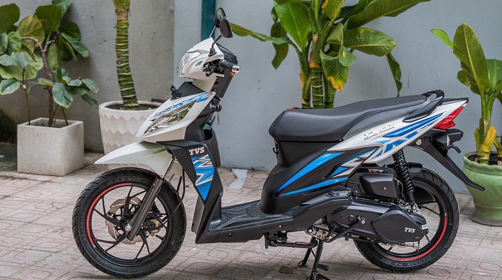 Mẫu xe máy giá rẻ của Ấn Độ đang bán tại Việt Nam: Động cơ cùng loạt tính năng mới, giá rẻ hơn Honda Vision 5 triệu - Ảnh 1