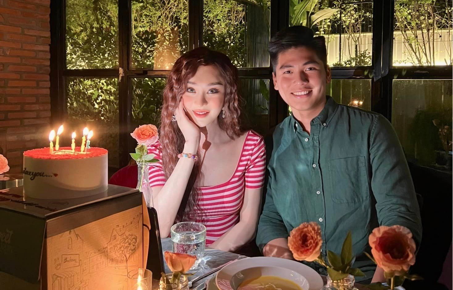 Chàng trai lạ thời gian này thường xuyên xuất hiện cùng Lâm Khánh Chi. Ảnh: FBNV