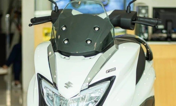 Mẫu xe máy thể thao diện mạo cực chất, giá bán lại làm Honda Air Blade phải 'đau đầu' - Ảnh 3 Mẫu xe máy thể thao diện mạo cực chất, giá bán lại làm Honda Air Blade phải 'đau đầu' - Ảnh 3