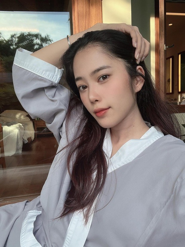 Nam Em khiến nhiều người cho rằng, gầy gò và nhợt nhạt hơn. Ảnh: Chụp màn hình Nam Em khiến nhiều người cho rằng, gầy gò và nhợt nhạt hơn. Ảnh: Chụp màn hình