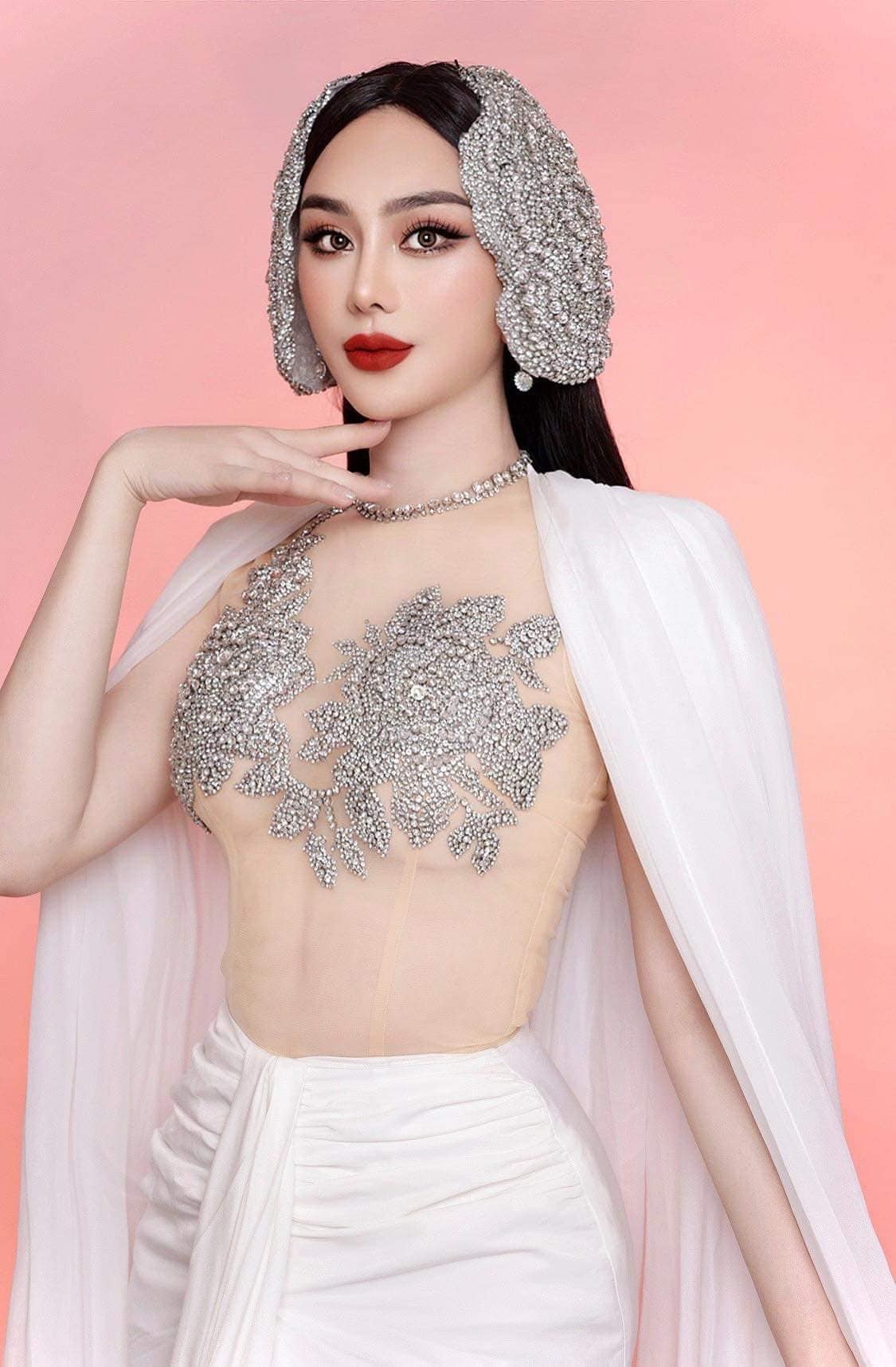 Lâm Khánh Chi cách đây ít tháng vừa chi hơn 1 tỷ để sang Trung Quốc trẻ hóa làn da. Ảnh: FBNV