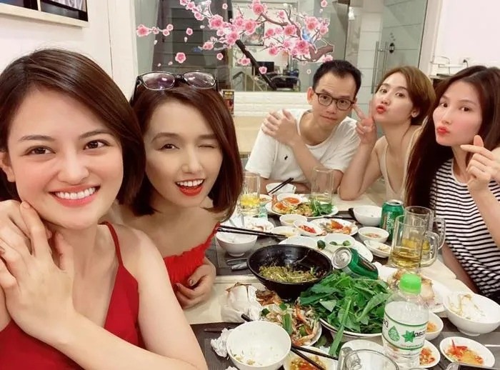 Huyền Lizzie vắng mặt tại đám cưới Diễm My 9X, rộ tin đồn 'cạch mặt' - Ảnh 3 Huyền Lizzie vắng mặt tại đám cưới Diễm My 9X, rộ tin đồn 'cạch mặt' - Ảnh 3