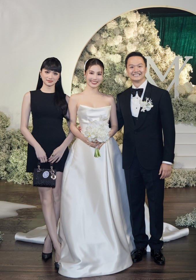 Huyền Lizzie vắng mặt tại đám cưới Diễm My 9X, rộ tin đồn 'cạch mặt' - Ảnh 2 Huyền Lizzie vắng mặt tại đám cưới Diễm My 9X, rộ tin đồn 'cạch mặt' - Ảnh 2