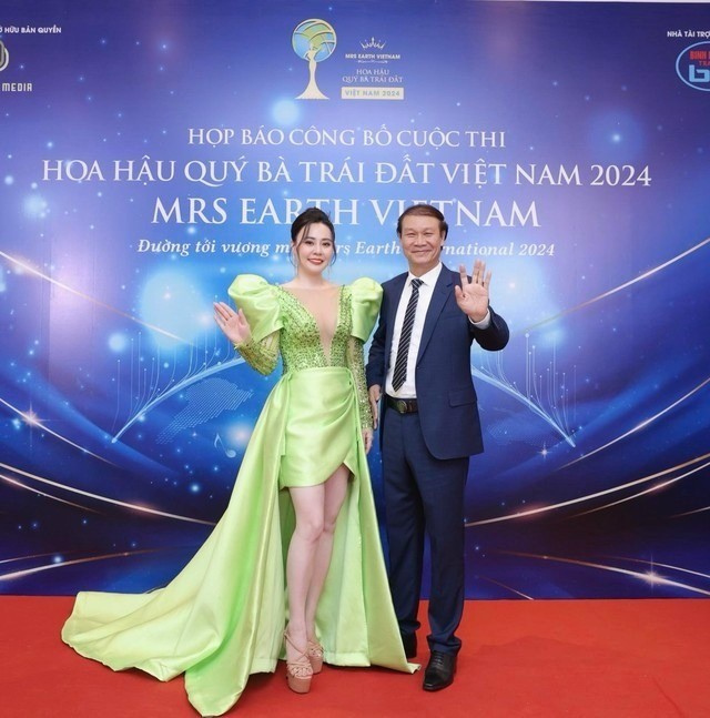 Hoa hậu Phan Kim Oanh cùng NSƯT Nguyễn Hải. Ảnh: FBNV Hoa hậu Phan Kim Oanh cùng NSƯT Nguyễn Hải. Ảnh: FBNV