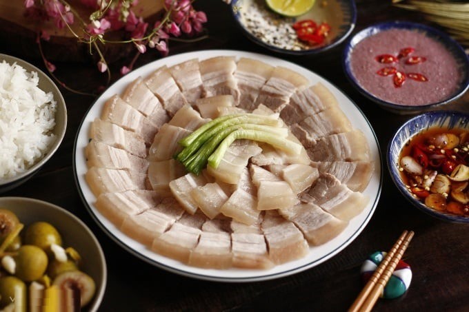 Chị em nội trợ nên biết: Luộc thịt ba chỉ đừng quên bỏ thứ này, thành phẩm sẽ ngon - thơm - Ảnh 3 Chị em nội trợ nên biết: Luộc thịt ba chỉ đừng quên bỏ thứ này, thành phẩm sẽ ngon - thơm - Ảnh 3
