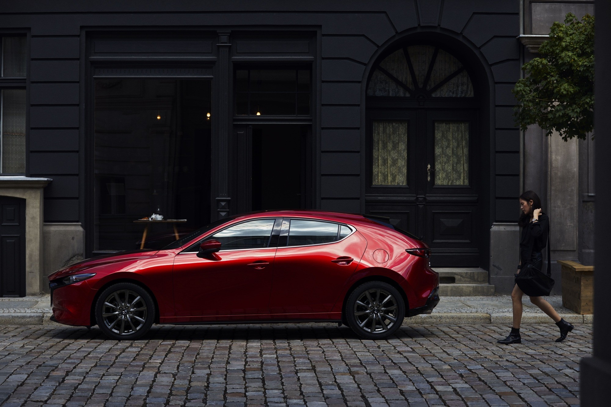 Lý giải lý do Mazda3 là mẫu sedan hạng C được nhiều người Việt yêu thích? - Ảnh 1