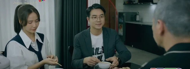 'Chúng ta của 8 năm sau' tập 26: Nguyệt ngửi thấy mùi lạ trên giường, Tùng có che đậy được lỗi của mình? - Ảnh 4 'Chúng ta của 8 năm sau' tập 26: Nguyệt ngửi thấy mùi lạ trên giường, Tùng có che đậy được lỗi của mình? - Ảnh 4
