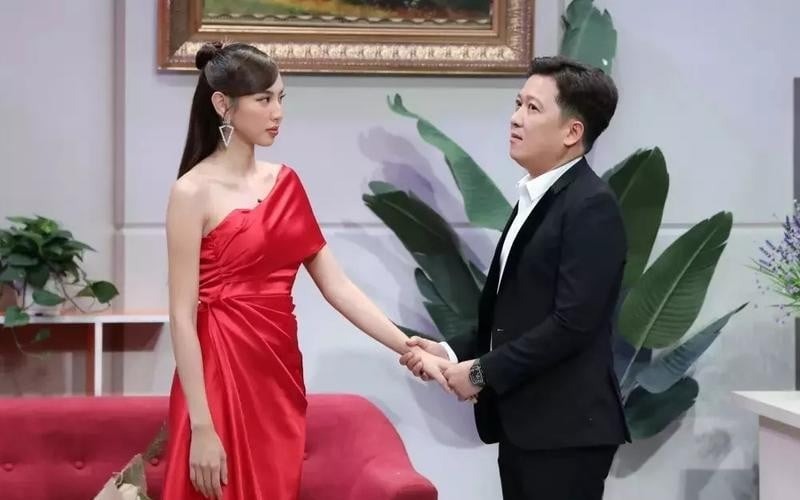 Trường Giang - Thuỳ Tiên xuất hiện trong 1 chương trình cách đây không lâu. Ảnh: FBNV Trường Giang - Thuỳ Tiên xuất hiện trong 1 chương trình cách đây không lâu. Ảnh: FBNV