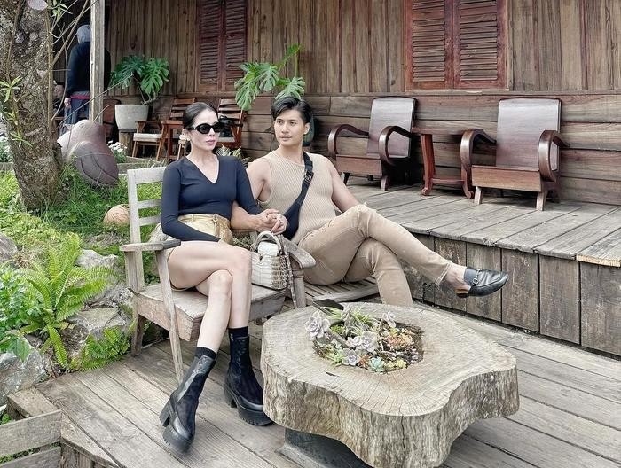 Khoảnh khắc chụp chung của Lâm Bảo Châu - Lệ Quyên. Ảnh: FBNV Khoảnh khắc chụp chung của Lâm Bảo Châu - Lệ Quyên. Ảnh: FBNV