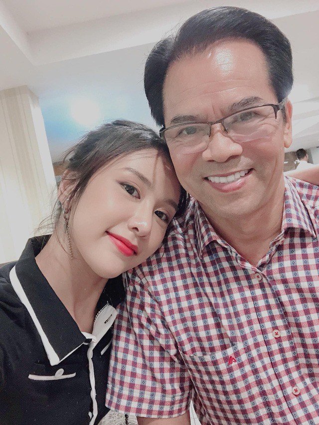 NSND Trần Nhượng và con gái. Ảnh: FBNV NSND Trần Nhượng và con gái. Ảnh: FBNV