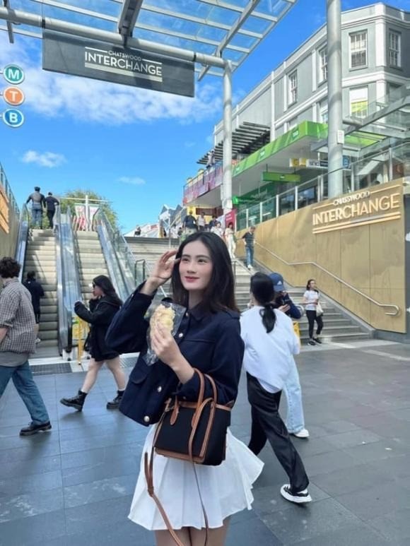 Ý Nhi tự nấu cơm mỗi ngày để tiết kiệm chi phí. Ảnh: FBNV Ý Nhi tự nấu cơm mỗi ngày để tiết kiệm chi phí. Ảnh: FBNV