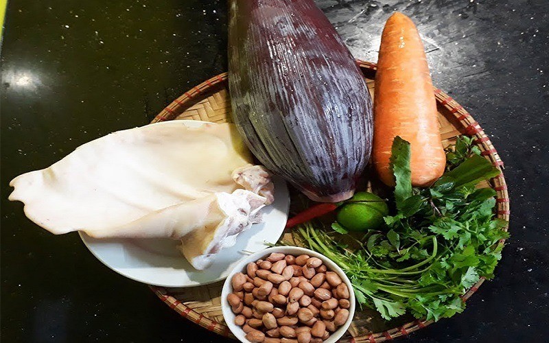 Cách làm nộm hoa chuối tai heo không thâm đơn giản, dễ làm thích hợp để ăn giải ngấy dịp Tết này - Ảnh 1 Cách làm nộm hoa chuối tai heo không thâm đơn giản, dễ làm thích hợp để ăn giải ngấy dịp Tết này - Ảnh 1