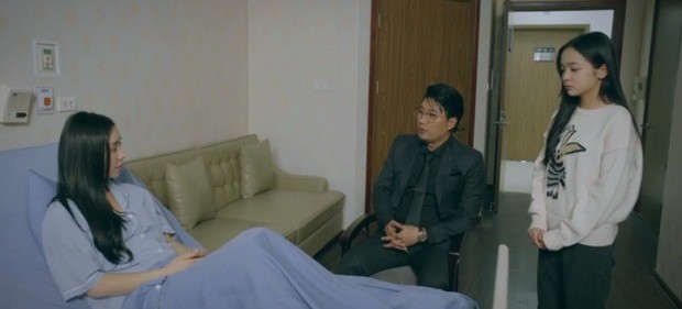 'Chúng ta của 8 năm sau' tập 30: Nguyệt không chấp nhận khi thỏa hiệp với Tùng, Dương bị sếp có hành động lạ - Ảnh 3 'Chúng ta của 8 năm sau' tập 30: Nguyệt không chấp nhận khi thỏa hiệp với Tùng, Dương bị sếp có hành động lạ - Ảnh 3