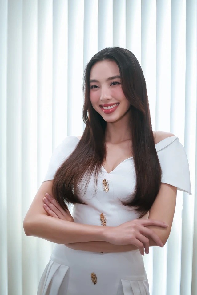 Tạm bỏ qua những lùm xùm, Thùy Tiên đang là nàng hậu HOT bậc nhất trong showbiz Việt. Ảnh: FBNV Tạm bỏ qua những lùm xùm, Thùy Tiên đang là nàng hậu HOT bậc nhất trong showbiz Việt. Ảnh: FBNV