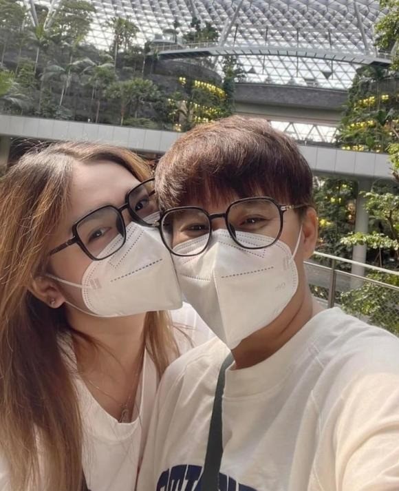 Thiện Nhân được nửa kia đưa đi du lịch nhiều nơi. Ảnh: FBNV Thiện Nhân được nửa kia đưa đi du lịch nhiều nơi. Ảnh: FBNV