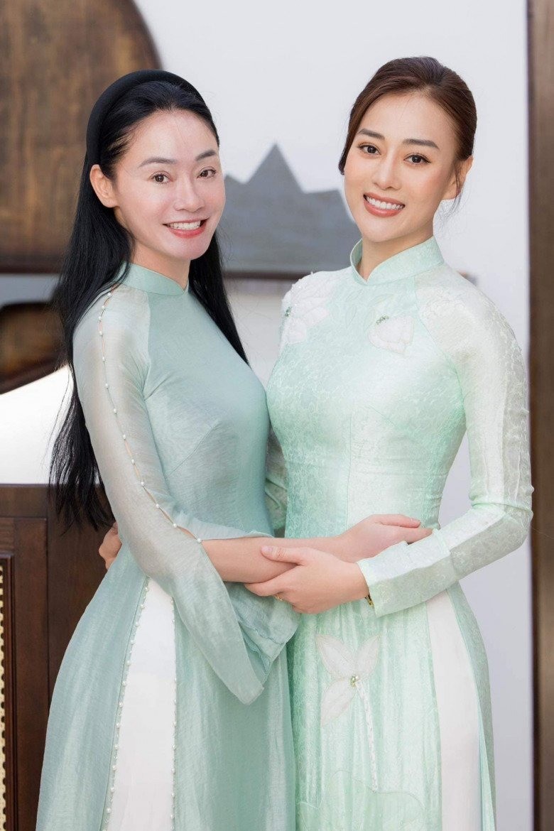Quách Thu Phương thân thiết với Phương Oanh sau khi cùng đóng phim Chúng ta của 8 năm sau. Ảnh: FBNV Quách Thu Phương thân thiết với Phương Oanh sau khi cùng đóng phim Chúng ta của 8 năm sau. Ảnh: FBNV