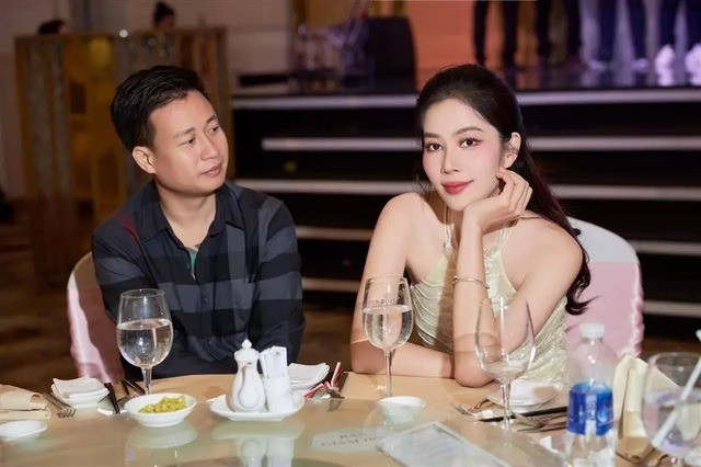 Nam Em và bạn trai. Ảnh: FBNV Nam Em và bạn trai. Ảnh: FBNV
