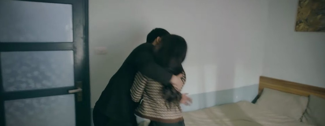 'Chúng ta của 8 năm sau' tập 37: Tùng cố níu kéo Nguyệt, làm hành động không ngờ - Ảnh 4