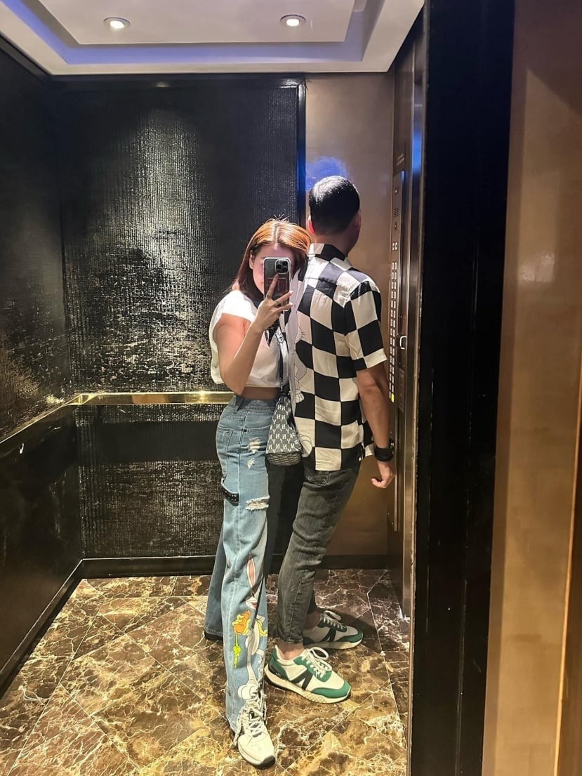 Khoảnh khắc của Hương Giang chụp với bạn trai nhưng giấu mặt. Ảnh: FBNV