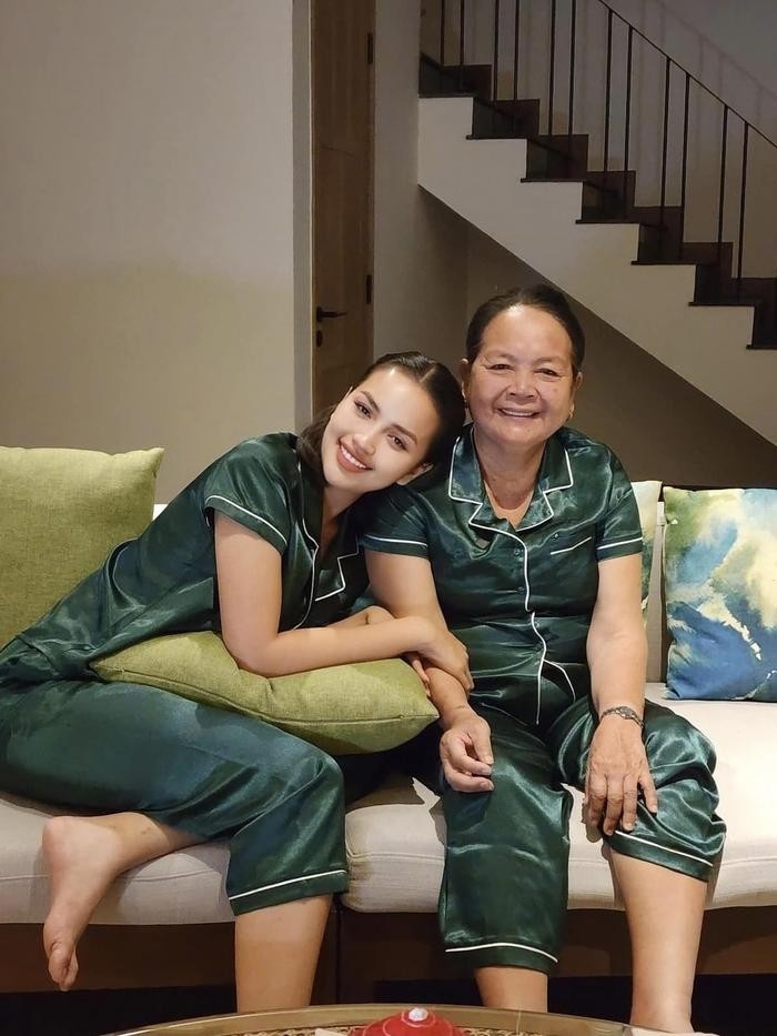Ngọc Châu và mẹ trong căn hộ tại Tp.HCM. Ảnh: Facebook Ngọc Châu. Ngọc Châu và mẹ trong căn hộ tại Tp.HCM. Ảnh: Facebook Ngọc Châu.