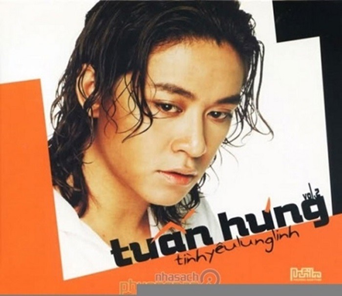 Tuấn Hưng trên bìa CD ca khúc hit thời kỳ đầu 'Tình yêu lung linh' năm 2003. Ảnh: Internet. Tuấn Hưng trên bìa CD ca khúc hit thời kỳ đầu 'Tình yêu lung linh' năm 2003. Ảnh: Internet.