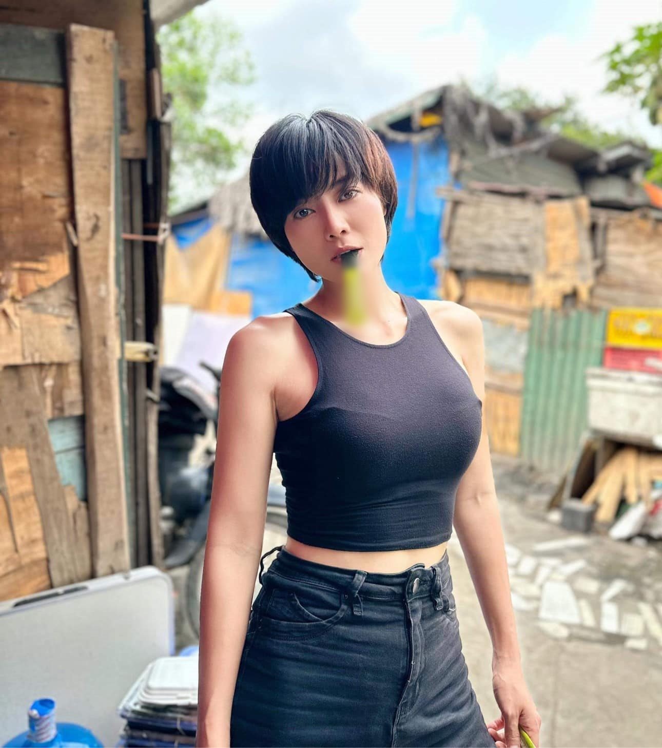 Thanh Hương mặc 'sang xịn mịn' ở hậu trường phim. Ảnh: FB Nguyễn Thanh Hương.