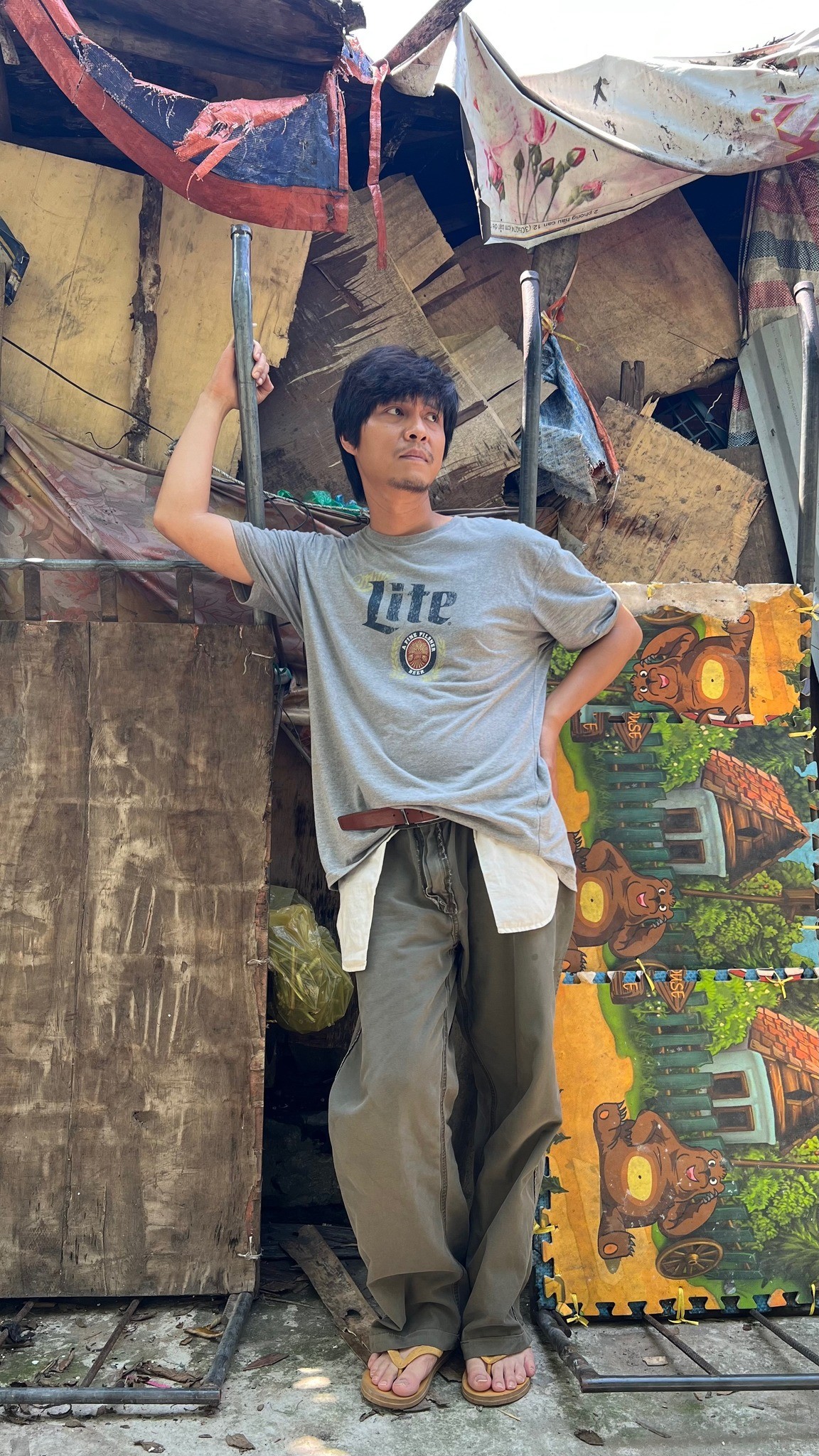 Tô Tuấn Dũng ở hậu trường phim. Ảnh: FB Tô Tuấn Dũng.