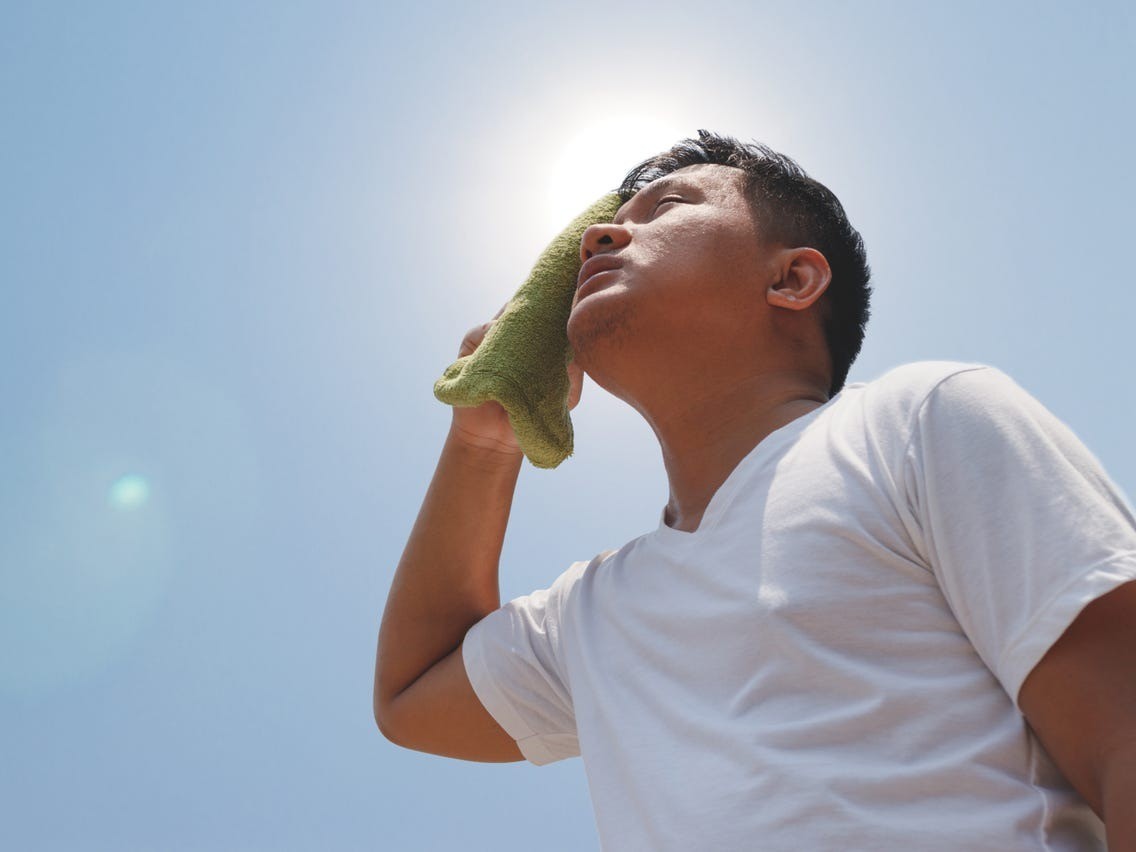 Nắng nóng kéo dài nhiều ngày, cần làm gì để phòng tránh bị say nắng? 2 Nắng nóng kéo dài nhiều ngày, cần làm gì để phòng tránh bị say nắng? 2