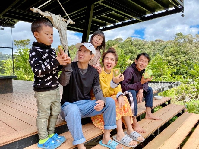 Lý Hải - Minh Hà thường đưa các con về trang trại trong các kỳ nghỉ. Ảnh: FB Lý Hải Minh Hà. Lý Hải - Minh Hà thường đưa các con về trang trại trong các kỳ nghỉ. Ảnh: FB Lý Hải Minh Hà.
