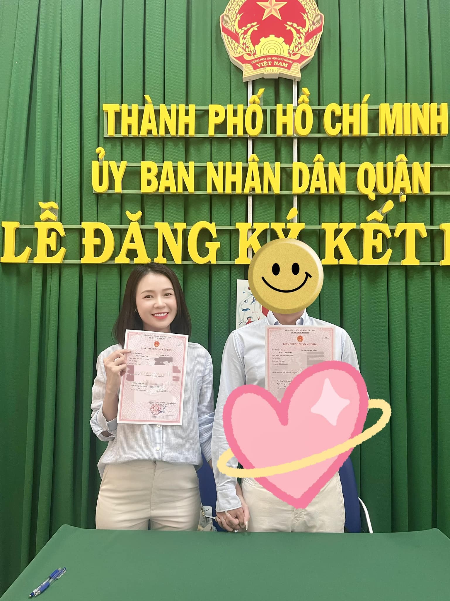 Nữ diễn viên 9X và bạn trai đã đăng ký kết hôn. Ảnh: FB Sam. Nữ diễn viên 9X và bạn trai đã đăng ký kết hôn. Ảnh: FB Sam.