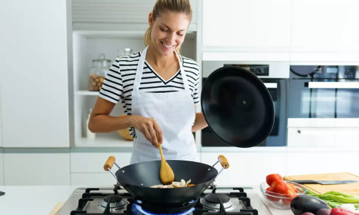 Hãy áp dung ngay 10 mẹo tiết kiệm gas trong mùa hè này. Ảnh: Internet.