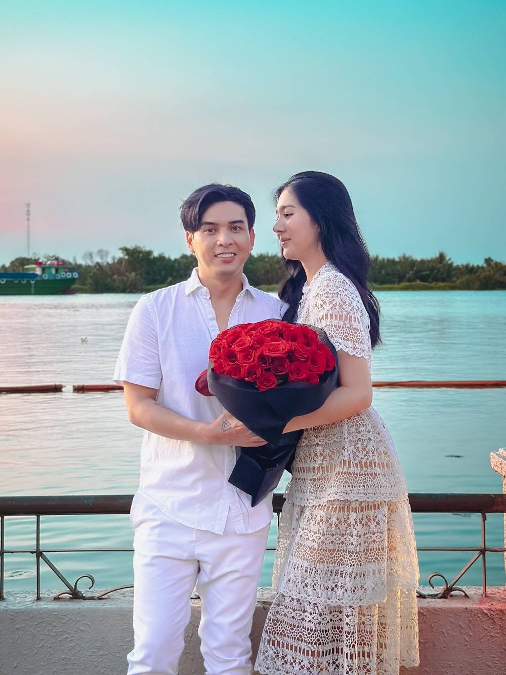 Hồ Quang Hiếu đã cầu hôn Tuệ Như vào cuối tháng 4 vừa qua. Ảnh: Internet.