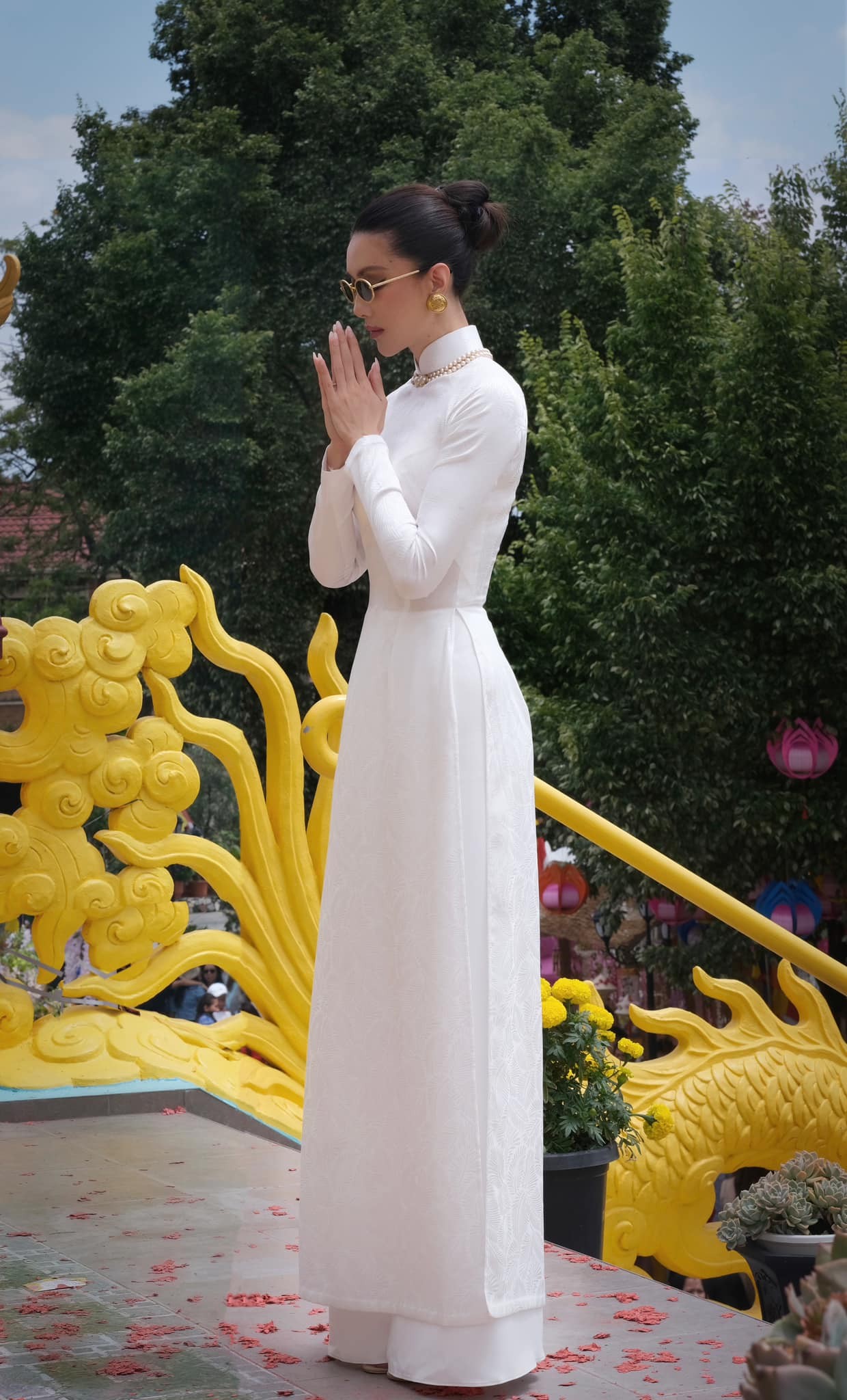 Sống ở nước ngoài lâu năm nhưng cô có niềm yêu thích với áo dài Việt. Ảnh: FB Tiên Paris.