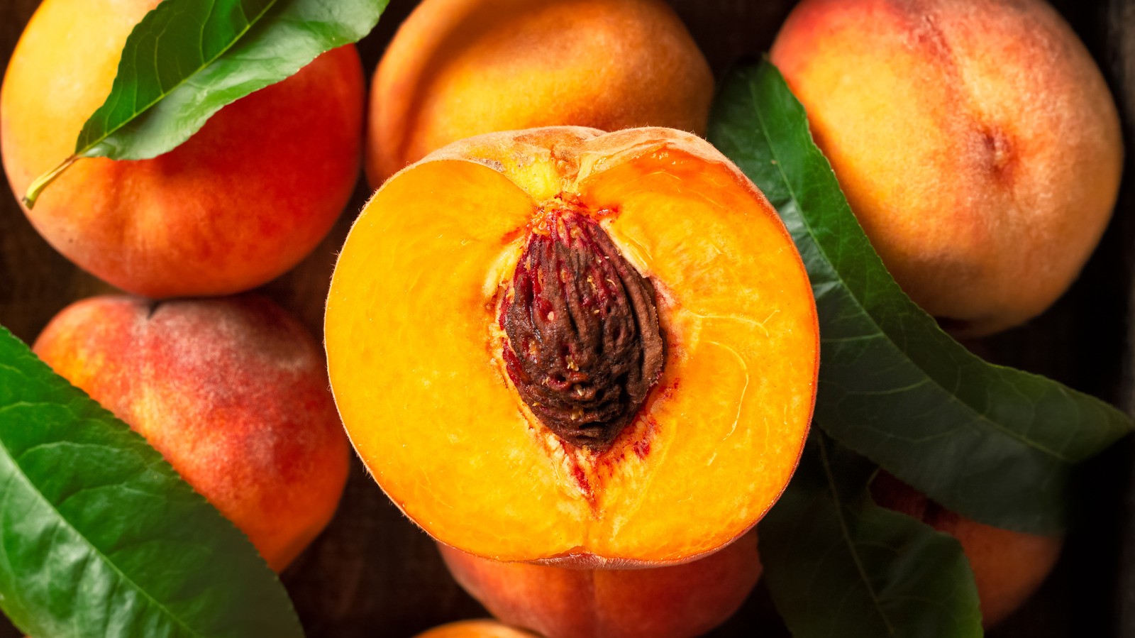 Ăn đào có nhiều lợi ích cho sức khỏe. Ảnh: Internet.