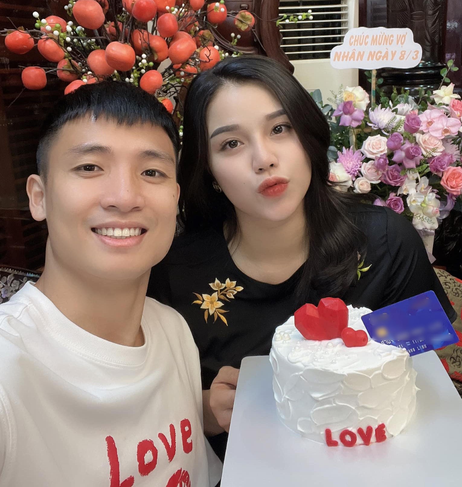 Vợ chồng Bùi Tiến Dũng. Ảnh FB Bùi Tiến Dũng. Vợ chồng Bùi Tiến Dũng. Ảnh FB Bùi Tiến Dũng.
