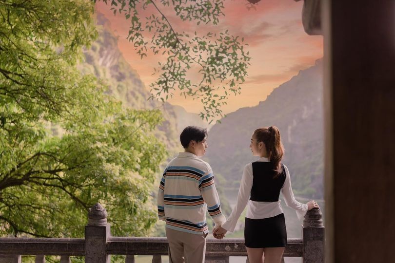 Hồ Quang Hiếu đưa bà xã kém 17 tuổi đi chơi. Địa điểm được nhiều fan tinh ý phát hiện ra là ở Tuyệt tình cốc - Ninh Bình. Ảnh: FB Hồ Quang Hiếu. Hồ Quang Hiếu đưa bà xã kém 17 tuổi đi chơi. Địa điểm được nhiều fan tinh ý phát hiện ra là ở Tuyệt tình cốc - Ninh Bình. Ảnh: FB Hồ Quang Hiếu.